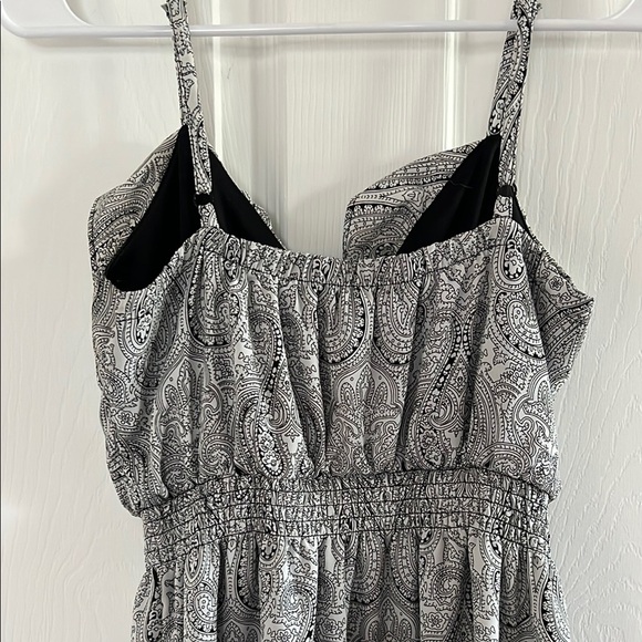 Dynamite Elegant Black and White Paisley Dress - Picture 5 of 5